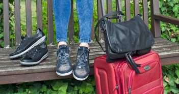 BEQUEM REISEN MIT SNEAKERN VON ARA SHOES Umhänge-Tasche Greenwich und Sneaker Rom by ara Shoes