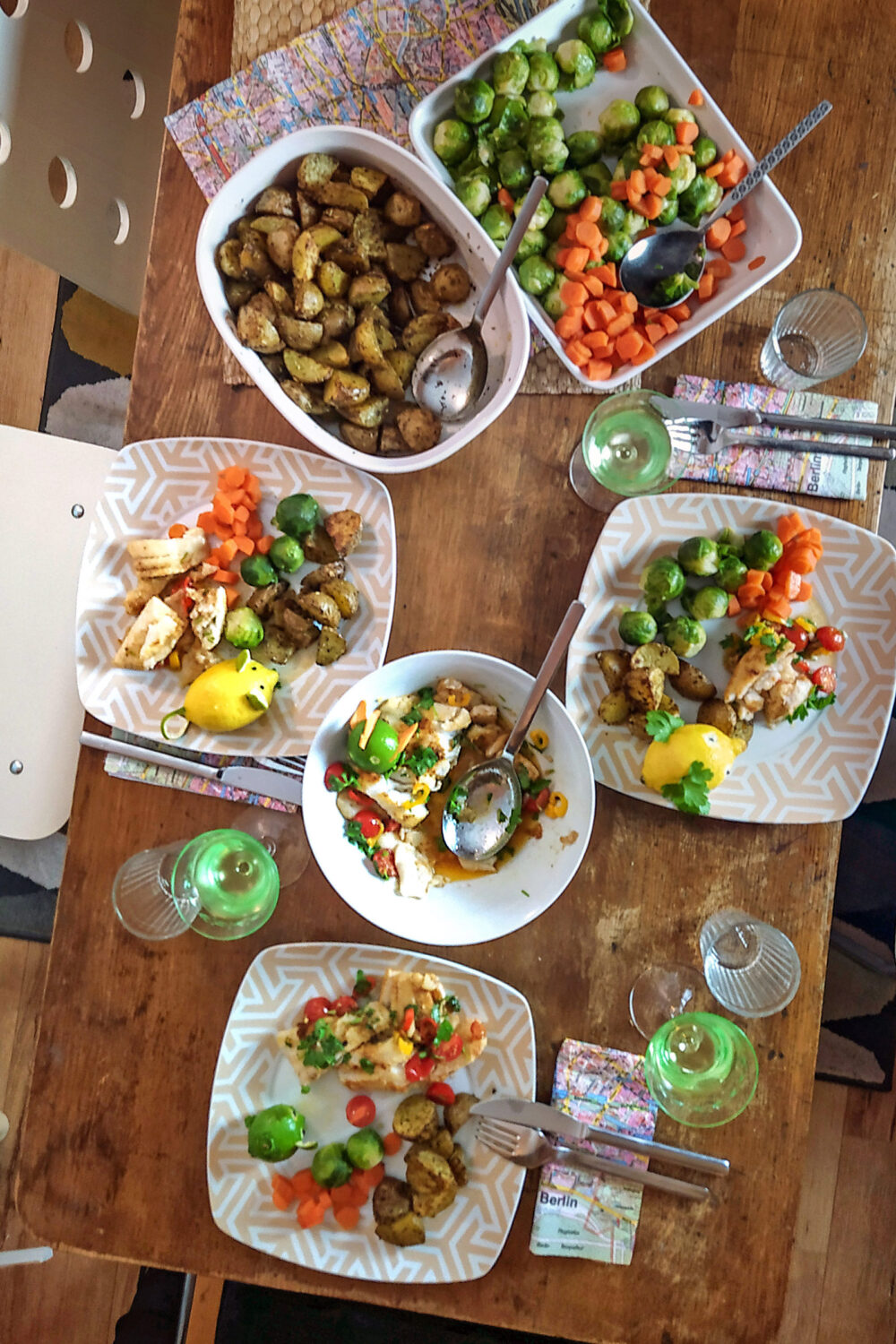 Tisch Flat Lay mit beliebtem Food Motiv