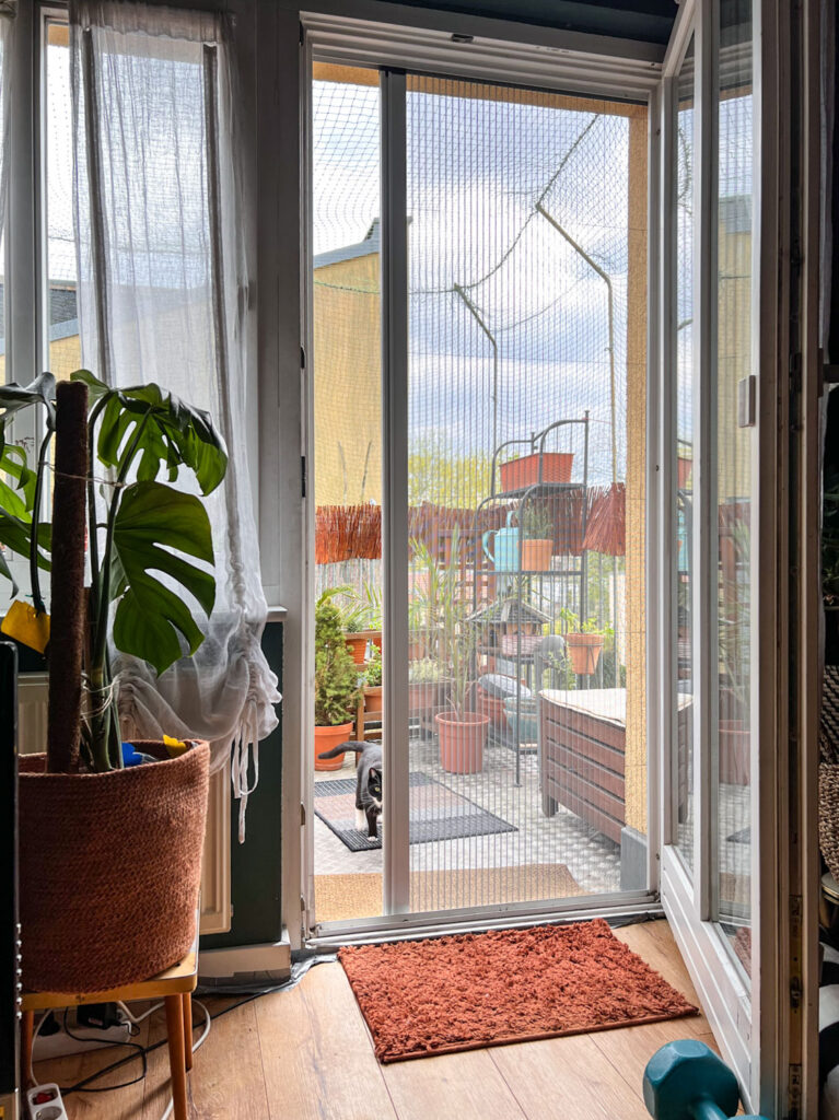 Insektenschutz Plisseetür nach Maß für den Balkon