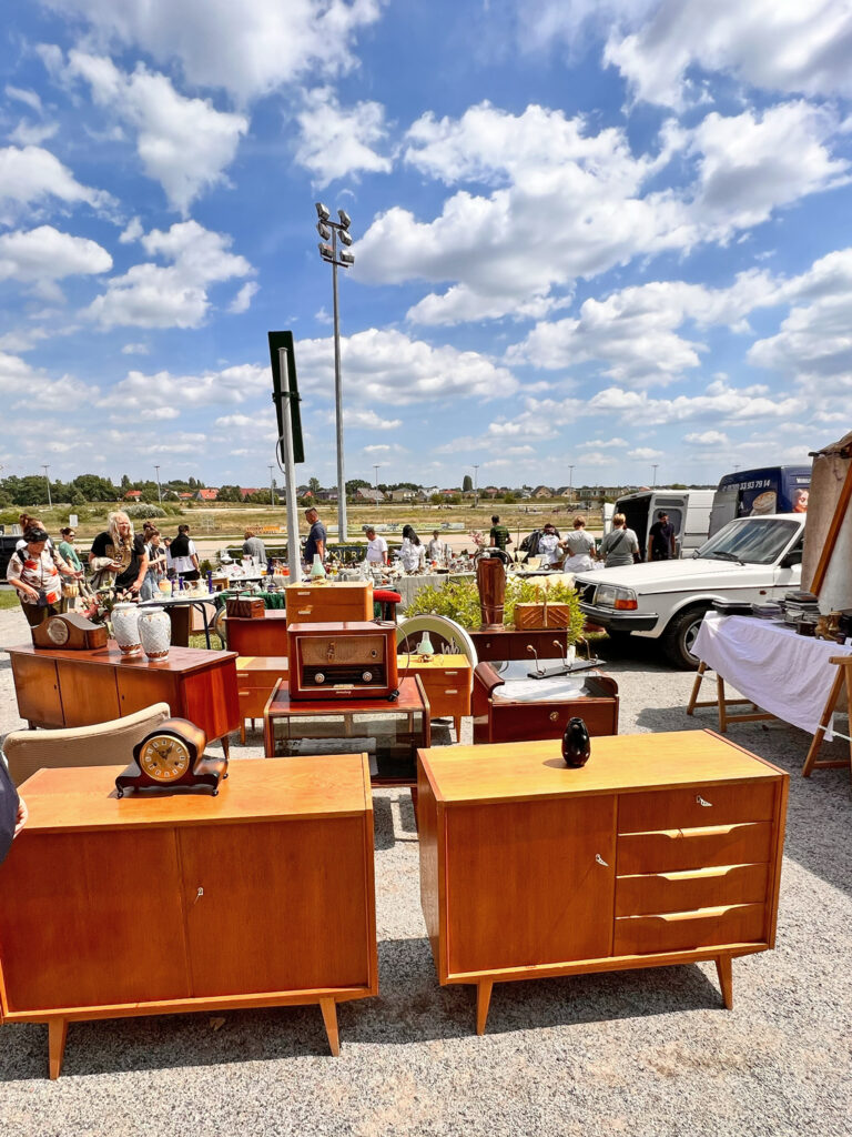 Berliner Trödelmärkte | Flohmarkt auf der Trabrennbahn in Karlshorst