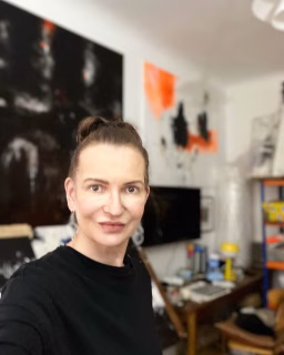 Ungeschminkte Augen? Ja – Lidschatten und Mascara sind für zwei Wochen tabu. Aber es gibt einen verdammt guten Grund dafür! 👓

Nie wieder Brille? Wirklich?

Ein Leben lang fehlsichtig, von dicken Brillengläsern in der Kindheit bis zu teuren Gleitsichtbrillen und Kontaktlinsen mit Lesebrille. Trotzdem nie ganz scharf gesehen – und der graue Star klopfte schon an.
Vor einer Woche habe ich den Schritt gewagt: Linsenrefraktion – meine natürliche Linse wurde durch eine multifokale Kunstlinse ersetzt.
Seit dem ersten Tag sehe ich klarer als je zuvor – und es wird noch besser!
Du willst mehr wissen? Schreib mir oder stell mir deine Fragen in den Storys 🤓

Auch fehlsichtig? Schon mal an diesen Schritt gedacht?

#NewVision #Linsenrefraktion #AugenOP #ClearVision #NoMoreGlasses #LifeChange #VisionTransformation #Brillenfrei #SelfcareJourney #EyeHealth #RealTalk #TransformationStory #Sehfreiheit #NewPerspective #PersonalJourney #walzart #LebenohneBrille